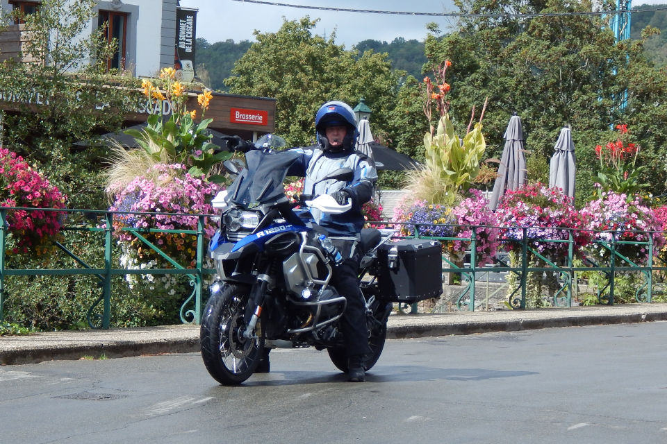 Motorrijbewijspoint Delfzijl examengarantie AVB en AVD